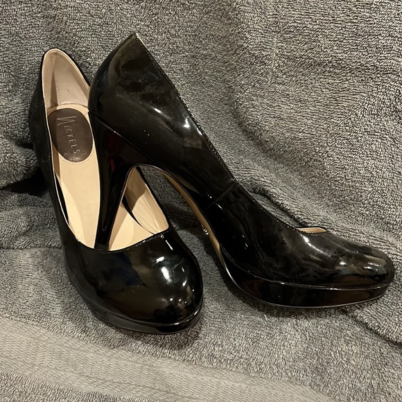 Nickels Black Pump - Picture 2 of 6